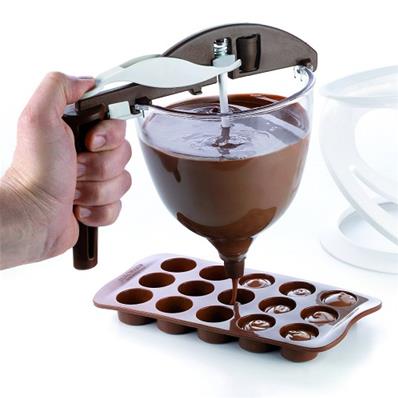 Entonnoir doseur à piston pour chocolat